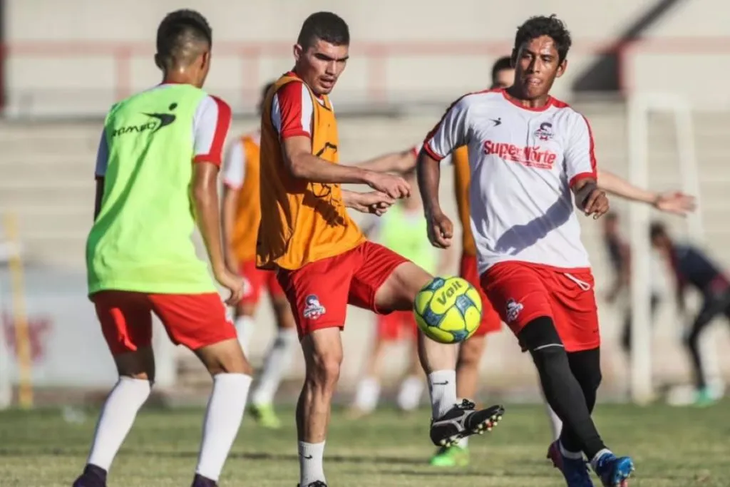 Luis Romo coincidió con Johan Vásquez en Cimarrones.