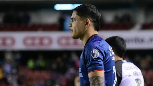 El delantero uruguayo sufrió una fuerte lesión en la rodilla derecha.