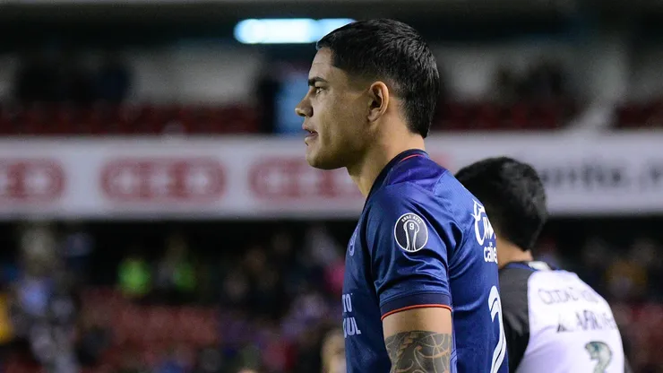 El delantero uruguayo sufrió una fuerte lesión en la rodilla derecha.