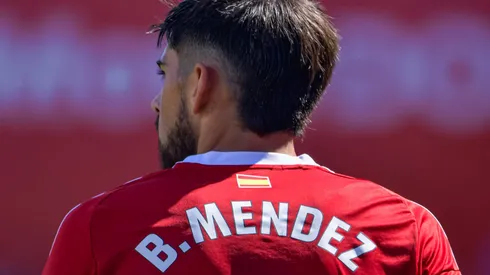 El defensor uruguayo firmaría hasta el 2027 después de que Escobar no pueda ser inscrito por temas de salud.