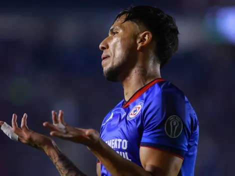 ¿Se queda? Las dudas de Cruz Azul con la salida de Carlos Salcedo