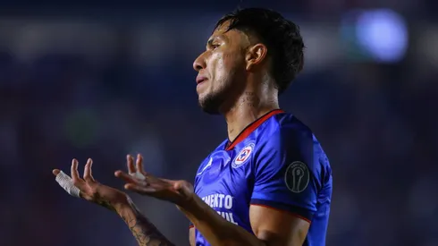 En Cruz Azul hay dudas sobre la salida de Carlos Salcedo
