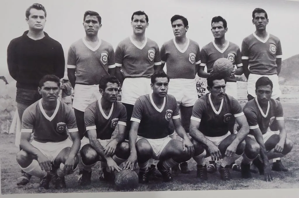 El uniforme con el que Cruz Azul ascendió a Primera División. (Foto: Libro: 50 años de Primera)