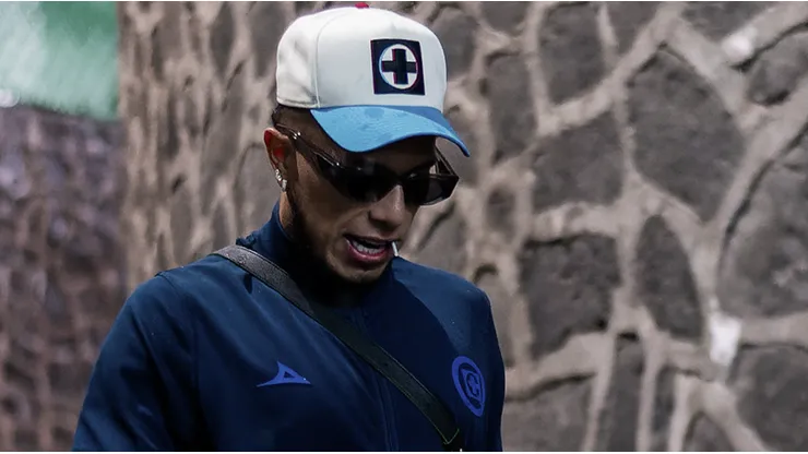 Carlos Salcedo sería baja de Cruz Azul.