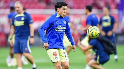 Zendejas ya sabe lo que es vestirse de azul...