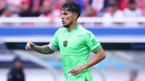 Carlos Salcedo expulsado ante Chivas.