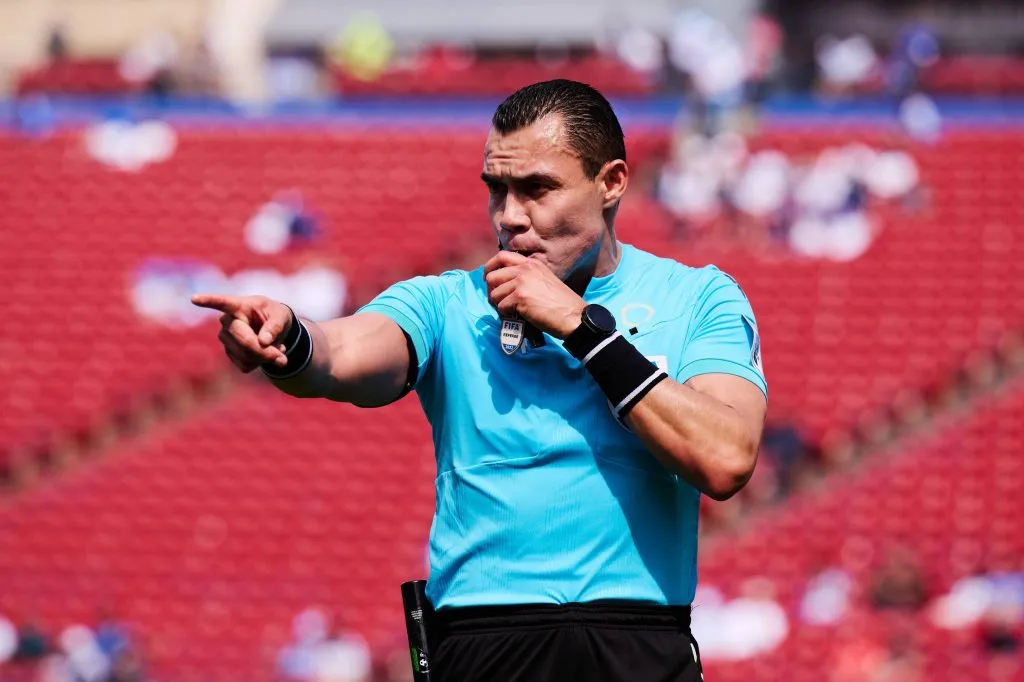 El Gato Ortíz fue suspendido y no pitará en la jornada 6 del Apertura 2024 (Imago)