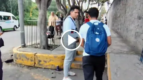 Amaury Morales llega caminando a La Noria.