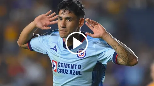 Antuna festejó a lo Messi su gol ante Tigres.