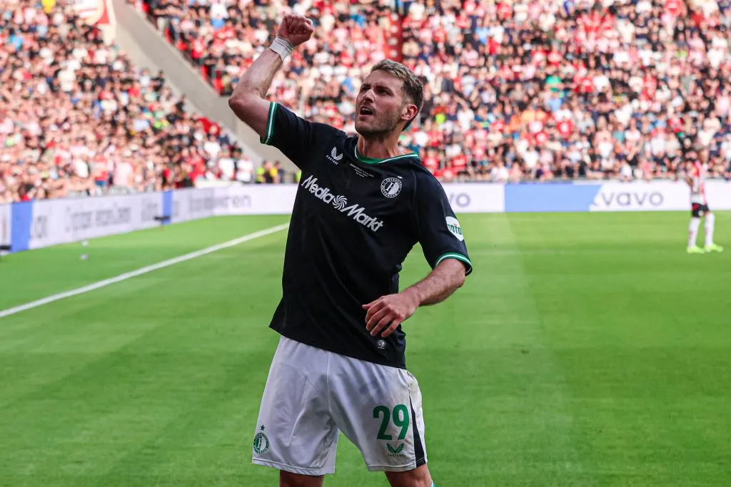 El plan del Bayer Leverkusen para asegurarse a Santiago Giménez (Imago)