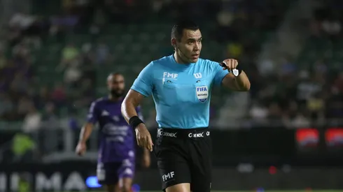 El silbante volvió a hacer de las suyas en el duelo entre Pachuca y Mazatlán y hasta se llegó a encarar con un jugador.