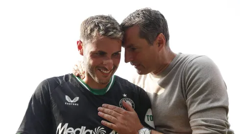 Entrenador del Feyenoord habló de la posible salida de Santi Giménez