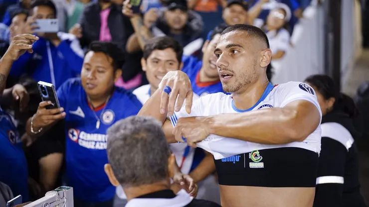 Emocionó a todo Cruz Azul: el gesto de Giakoumakis con una aficionada