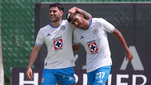 Derbez y Espinosa firmaron los goles para el triunfo de Cruz Azul.