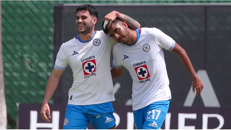 Derbez y Espinosa firmaron los goles para el triunfo de Cruz Azul.