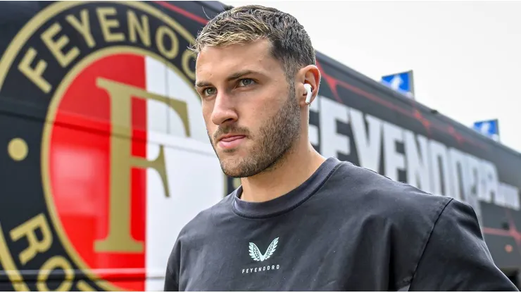 El empresario que quiere a Santiago Giménez en la Premier League