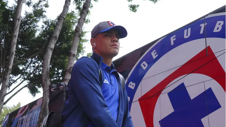 El delantero uruguayo aún no está listo para volver a los terrenos de juego, pero va acortando los plazos gracias a una durísima rutina de entrenamiento.
