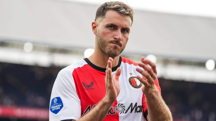 Santiago Giménez sigue en el Feyenoord.