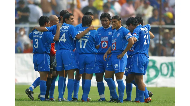 Canterano de Cruz Azul le tiró un diente a Salvador Cabañas con un codazo