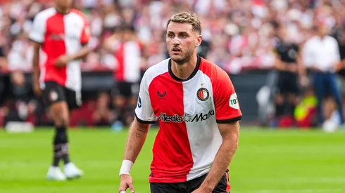 El delantero mexicano sueña con dar el salto hacia otro club después de dos temporadas en el Feyenoord.