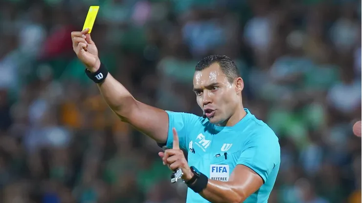 El juez central vuelve a estar en el centro de la polémica tras un arbitraje que favoreció a un nuevo triunfo del Club América.