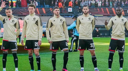 Santi Giménez es titular con el Feyenoord frente a La Roma en la Europa League.