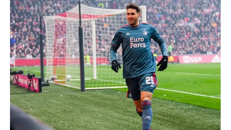 Santiago Giménez con Europa