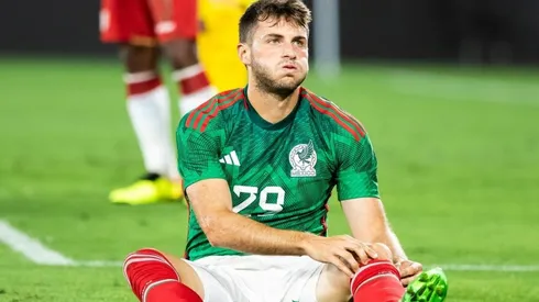 Santiago Giménez con el TRI