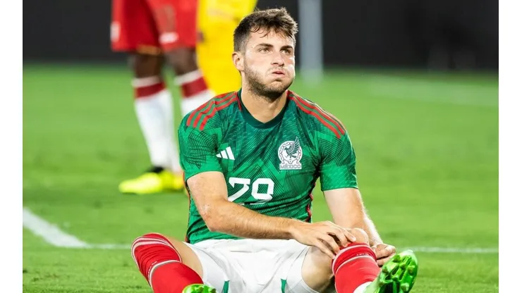 Santiago Giménez con el TRI