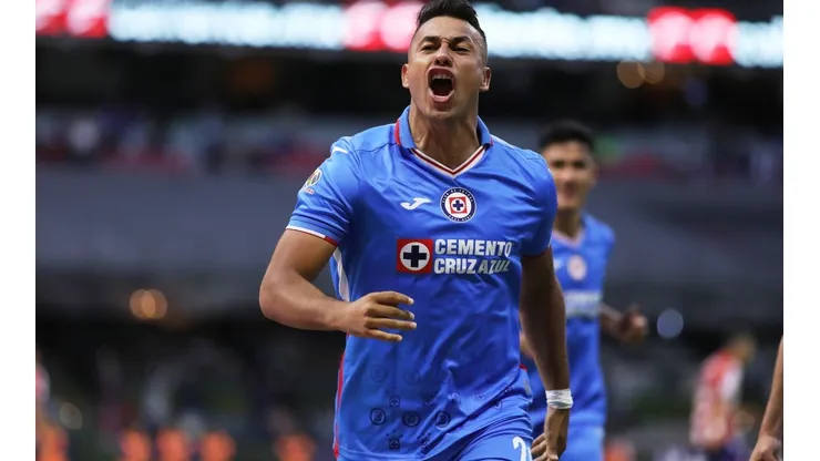 Morales marcó su primer gol con Cruz Azul en la Liga MX el 30 de julio de 2022.