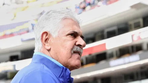 Ricardo Ferretti en un partido de Cruz Azul
