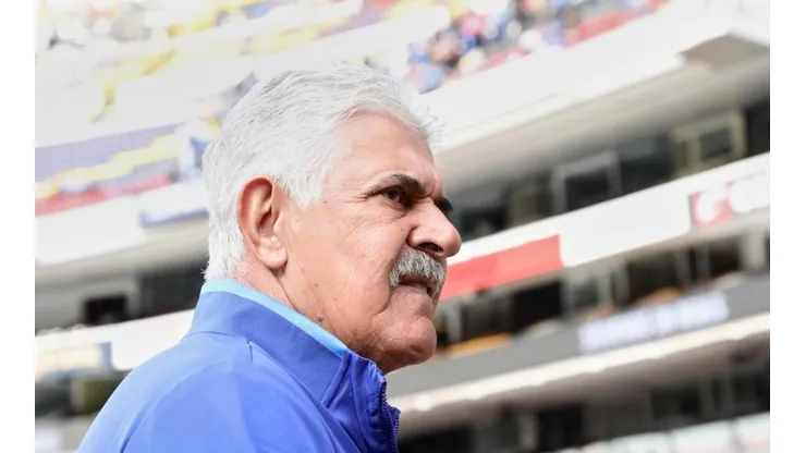 Ricardo Ferretti en un partido de Cruz Azul