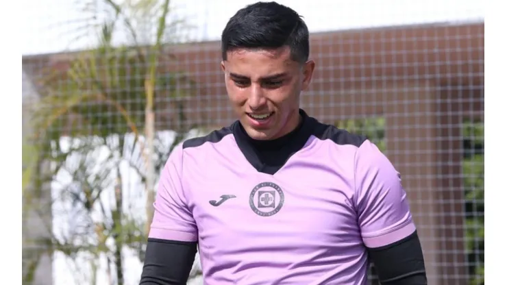 El joven de 20 años fue acusado de agredir físicamente a un guardia de seguridad.