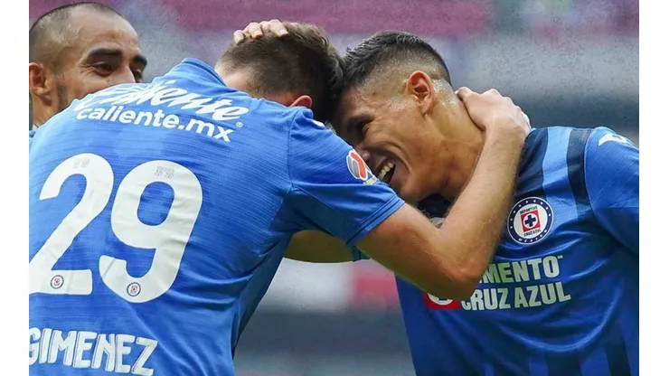Santiago Giménez y Uriel Antuna
