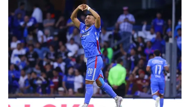 Iván Morales celebra su segundo gol con Cruz Azul