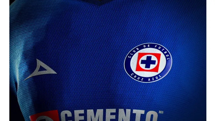 El último fantasy del uniforme de Cruz Azul con Pirma.