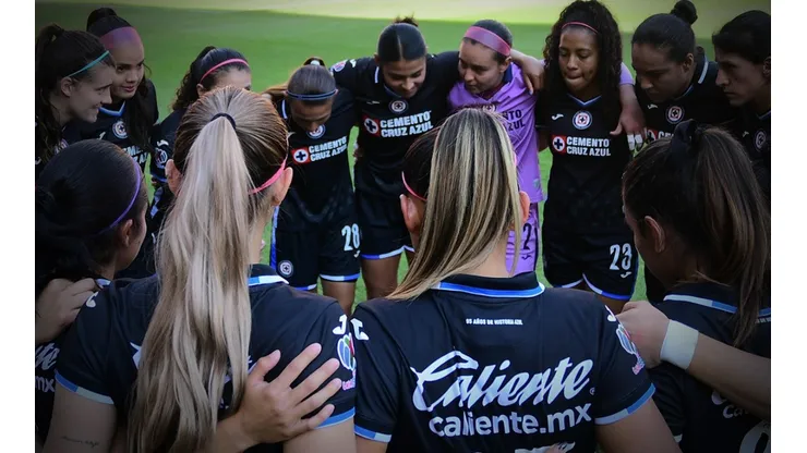 Problemas en el vestidor de Cruz Azul femenil habrían llevado al despido del DT.