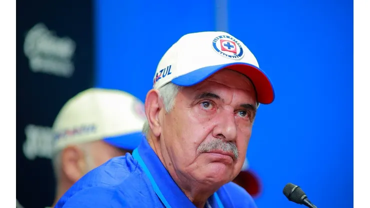 Ferretti con la confianza por los aires.