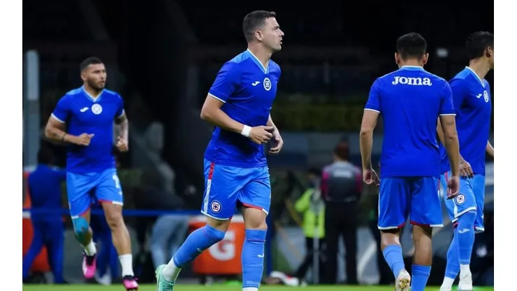 Jugadores de Cruz Azul en un calentamiento
