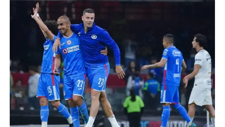 Los jugadores celebraron la victoria con mucho ímpetu