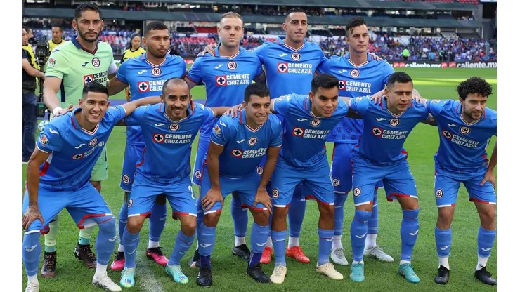 Cruz Azul recibe a Pumas en la Jornada 11 casi con equipo completo.