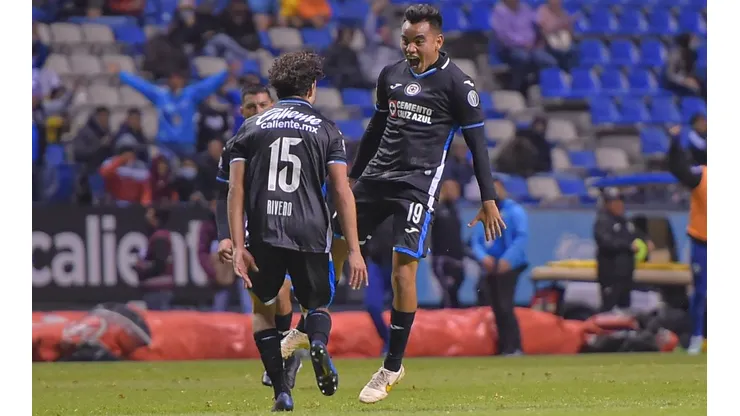 Primera fue Nacho, ahora el Tuca hacia la figura de Charly.