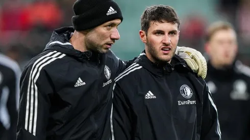 Santiago Giménez durante los movimientos precompetitivos