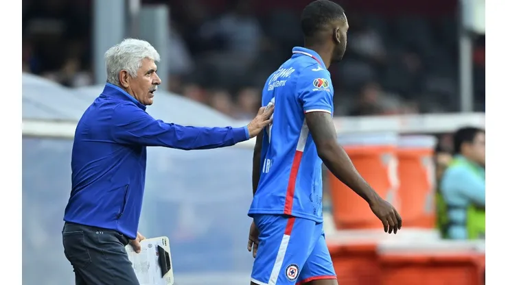 Se advierte que el Tuca Ferretti apostará por arrancar el partido con dos atacantes.