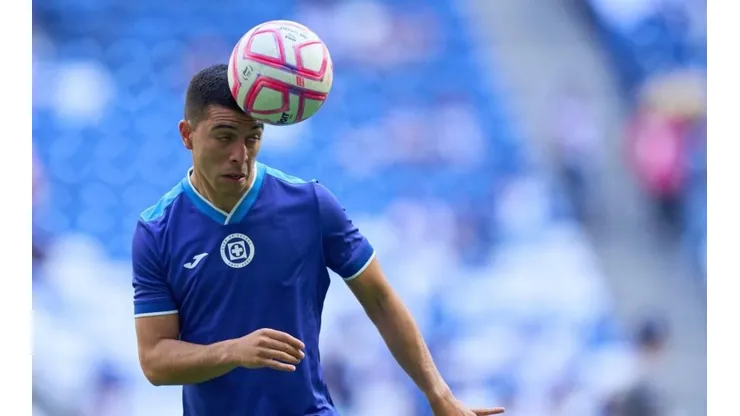 Lira en un partido de Cruz Azul