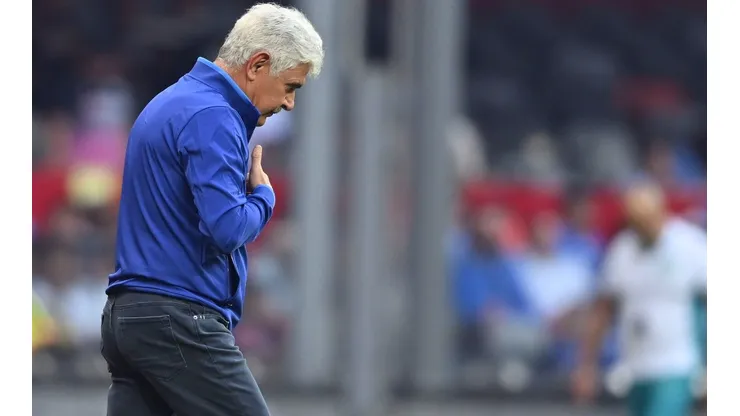 La primera postal de Ferretti como DT de Cruz Azul hizo recordar a don Nacho.