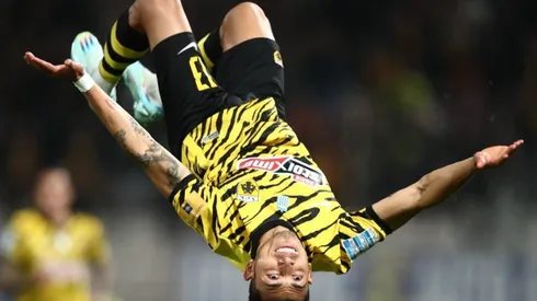 Orbelín Pineda en un partido con el AEK