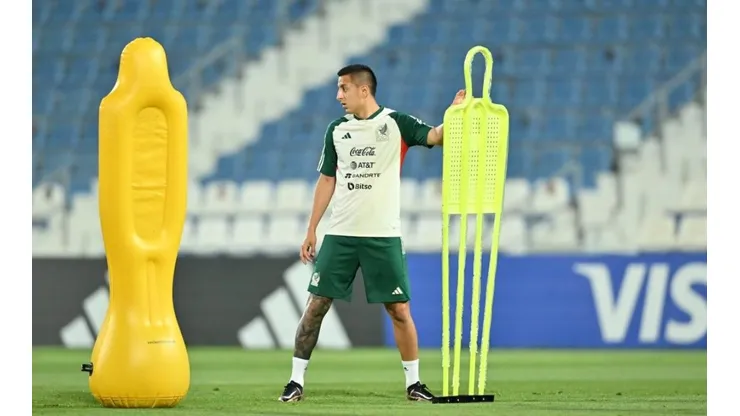 El "Piojo" Alvarado en un entrenamiento con México