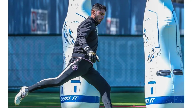 Jesús Corona en un entrenamiento