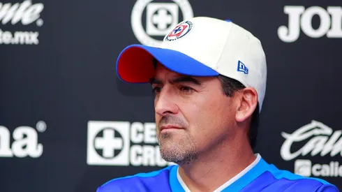 El profesor Moreno ha estado ligado a Cruz Azul en diversas etapas y cargos.